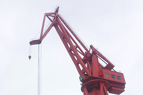 中船廣西2臺(tái)120噸門(mén)座機(jī)完成試吊