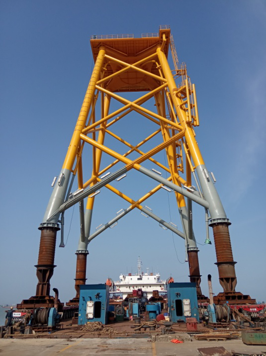 中山基地第十、第十一套導(dǎo)管架順利裝船交付