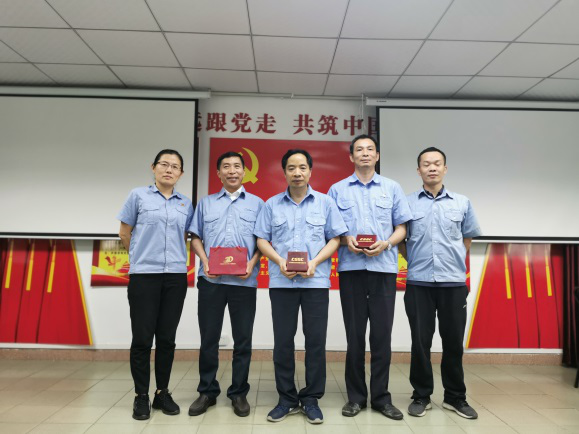 風(fēng)雨同舟三十載，一路相伴鑄輝煌